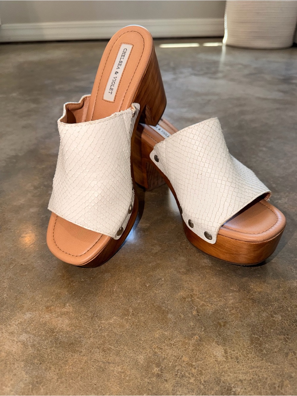 Chelsea & Violet White Snakeskin Wood Clog Mule Heels Studded Platform Size 9